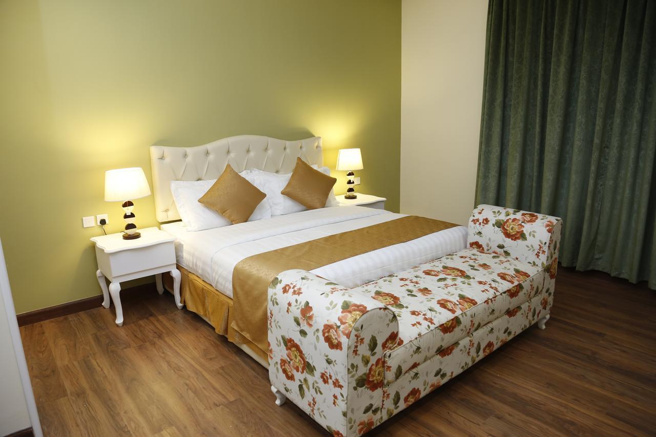 Flora Hotel Suite 2 فلورا2 للشقق المخدومة ริยาดห์ ภายนอก รูปภาพ